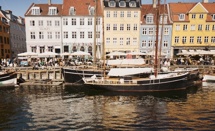 Bild einer dänischen Küstenstadt