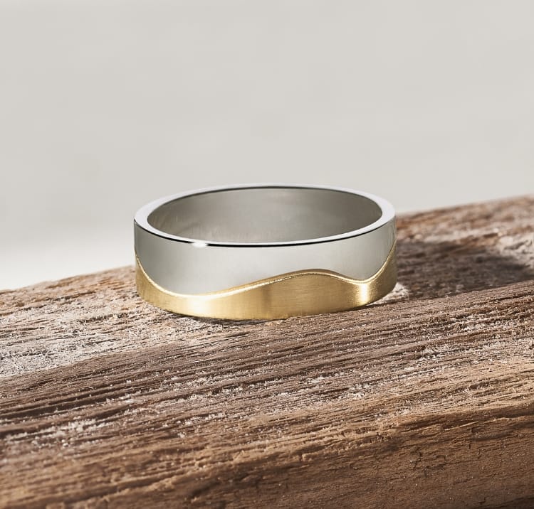 A two-tone Kariana ring