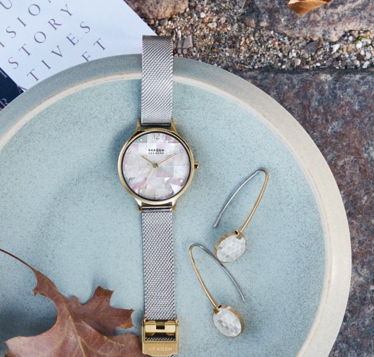 Image of the Anita Lille watch and earrings in a bowl
