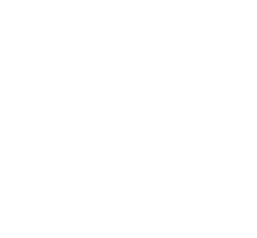 Uhr auf einem Bett aus Blättern und Blumen. Bild von einer ruhigen Straße in Kopenhagen.