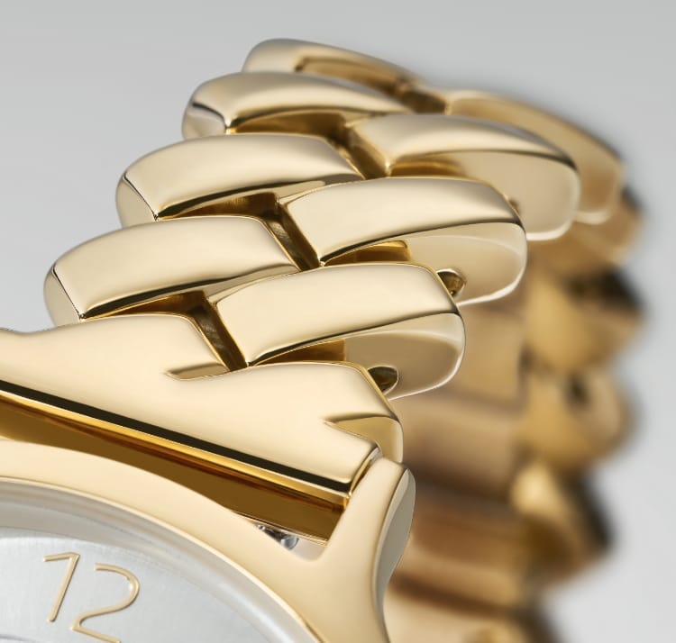 Close-up of the jewellery bracelet on the Anita watch