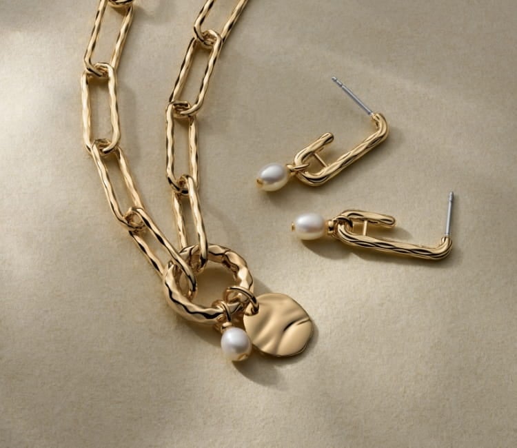 feature of pearls jewelry