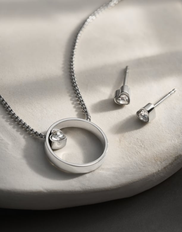 Geschenkset mit Herzdesign und schimmerndem Akzent 
