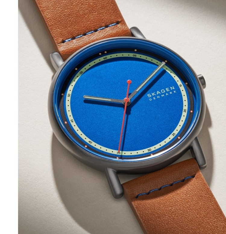 The Signatur artist-series watch with a blue dial